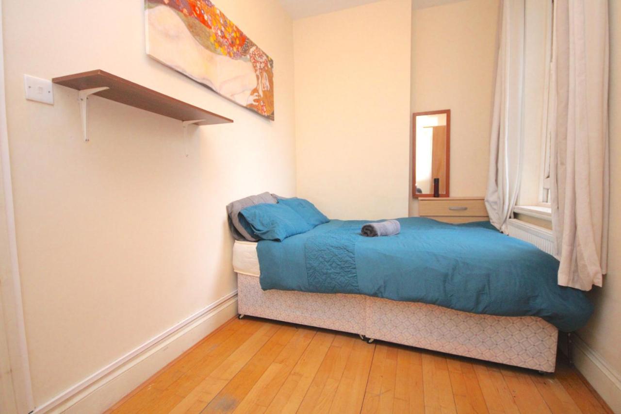 Apartamento Three Bedroom Flat With Garden In Fulham Londres